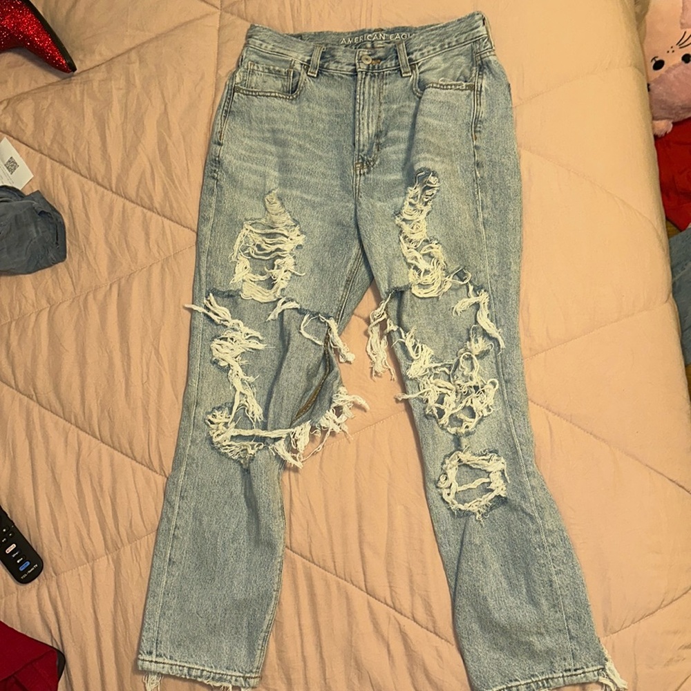 American Eagle Jeans. Size 8. High Rise. Mom jean.